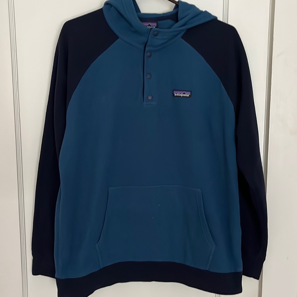 Patagonia quarter button fleece. Royal and navy blue.
